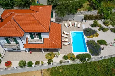 Image de Villa Belina: 4 chambres ensuite, salle de jeux, piscine chauffée, sauna et salle de gym<br>