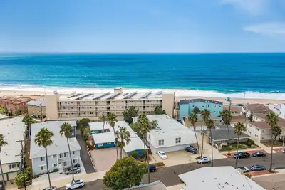 Image de #B Mise à jour de 2 chambres, 1 pâté de maisons de la plage, de l'esplanade, des boutiques du Riviera Village!