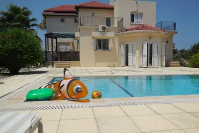 Image de * Nouveau Pour Oct '19 * - Belle villa avec piscine à Lapta, près de Girne, Chypre du Nord