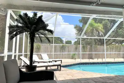 Image de Nouveau! ! Sarasota House avec piscine chauffée 4 chambres / 3 salles de bain