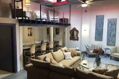 Image de Vraiment une maison unique en son genre construite pour se divertir au cœur de Tucson