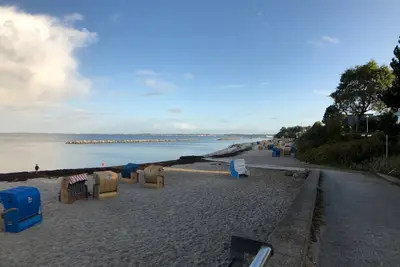 Image de 75m de la plage / 50m de la marina - appartement récemment rénové