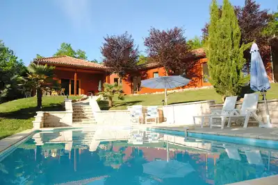 Image de Le Bouyssonnet, jolie maison avec grand jardin clôturé et piscine privée