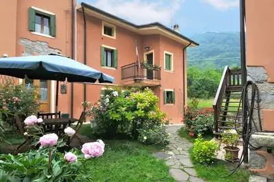 Maison de grands-parents dans les collines du patrimoine de l'Unesco, à proximité des lacs de Revine.