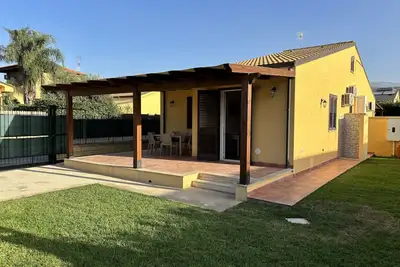 Villa indépendante avec jardin près de la mer à 10 km de Cefalù