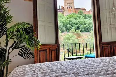 Image de Point de vue privé sur l'Alhambra, 4 personnes, vues à tout moment!