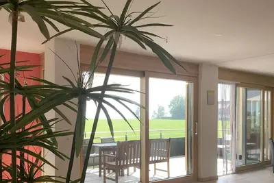 Image de Au-dessus du lac, luxueux, avec grand balcon, 2 chambres à coucher, 2 salles de bain, parking