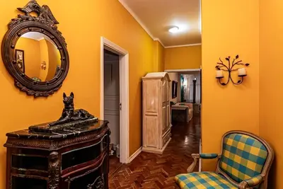Image de Grand et confortable appartement dans une rue tranquille bordée d'arbres à Copacabana! ! ! ! !