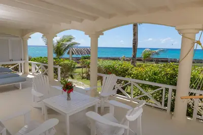 Image de Beachfront De Luxe 1 chambre appartement en bord de mer sur la plage