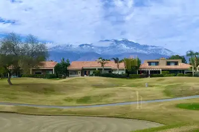 Terrain de golf et vue sur la montagne à Mission Hills