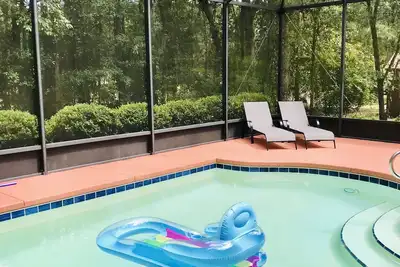 Image de Belle oasis avec piscine à distance de marche de la rivière et de la plage privée