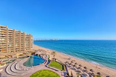 Image de Condo de luxe face à la plage à Las Palomas. Vues à couper le souffle sur l'océan!
