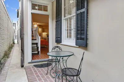 Image de 20 personnes - Propriété fermée avec 6br, 4ba, 10 lits - frontière nord du quartier français