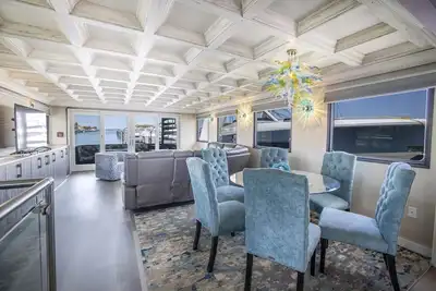 Image de 84 'Yacht De Luxe - Once Dans Des Vacances A Vie - 4 Chambres À Coucher - 2. 5 Bains 4 Chambres