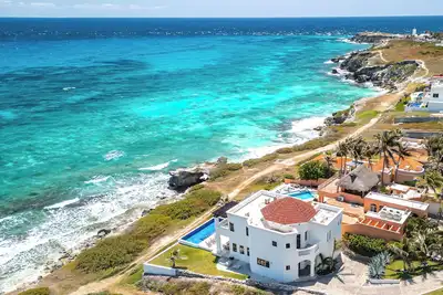 Image de Superbe, nouvelle propriété unique aux Antilles à Punta Sur. Comme vu sur Hgtv!