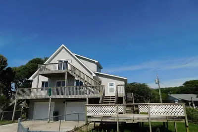 Image de Maison de plage calme et pittoresque avec un accès facile à pied à l'océan et son côté
