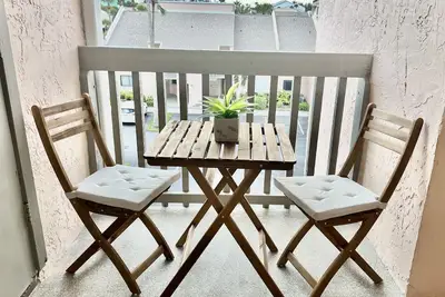 Image de Belle 4ème étage unité fin 2Br / 2ba avec vue sur la mer et bonus loft!