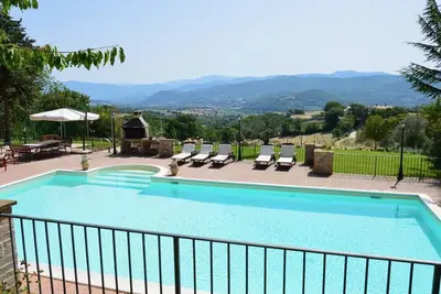 Image de Spoleto Villa, antique country home with beach games
