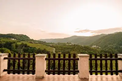 Image de Maison avec jardin et terrasse, idéale pour les groupes