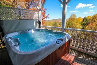 Image de 3 suites king-master, dans le quartier App Ski Mtn de Blowing Rock avec vue sur la montagne