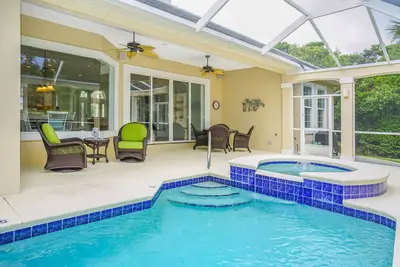 Image de Impeccable 4 Bdr \/ 3 Salle De Bain Maison W \/ Piscine PRIVÉE Et Hot Tub! !
