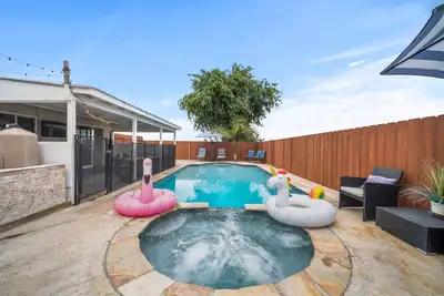 Image de Maison de vacances pour 11 personnes avec piscine, spa, barbecue et jeux!