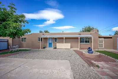 Image de 4bd, 2ba remodelé North Valley Home w / large yard