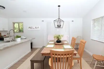 Image de Ce Bonnet Shores Beach Home vous appelle pour votre prochain Vacay d'été!