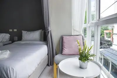 Image de Chambre twin confortable près du marché ferroviaire de Ratchada et Mrt-Huai Khwang | 301