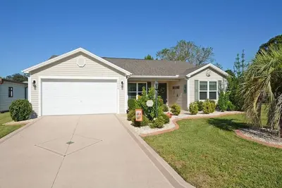 Image de Belle maison de 3 ans avec véranda filtrée par Spanish Springs Town Square
