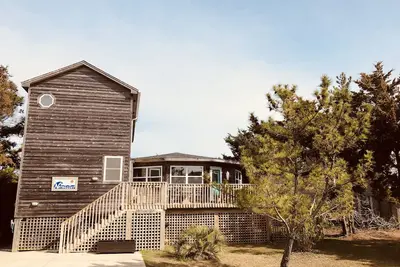 Image de Beach Cottage sur la Meilleure rue de Salvo, situé à 2 lots de l'accès à la plage.