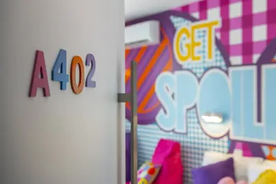 Image de Pop Art Indulgence Studio A402, Appartements De Vacances Chateau