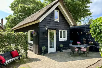 Image de Très jolie maison avec un beau jardin. A quelques minutes à pied. au centre!