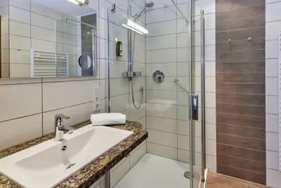 Image de Chambre Double Douche / Wc - Hôtel-Restaurant \"Sankt Maximilian\" - Maison du Vin