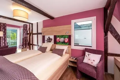 Image de Chambre Double avec Balcon / Vue sur la Moselle - Hotel Weinhaus Halfenstube