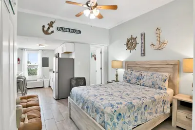 Image de Beachview # 305 Studio au coeur de la ville! Emplacement! Emplacement! Emplacement!