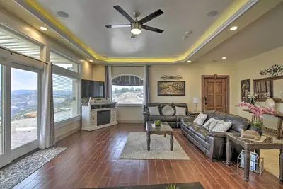 Image de Nouveau! Paradise Home w \/ Terrace ~ 13 Mi aux caves!