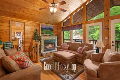 Image de 2019 Holidays n the Smoky’s, Très bien situé, Confortable, ResortPool, 1 km de Dollywood