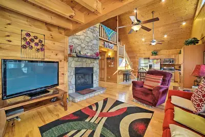 Image de Log Cabin Luray Pet-Friendly w \/ véranda!