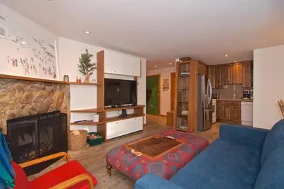 Image de Unité de maison en rangée 9 dans l'emplacement de Creekside - 5 minutes à pied de la télécabine et des magasins
