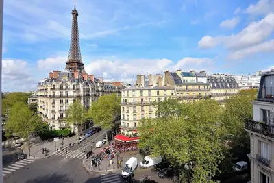 Image de Vente! Incroyablement luxueux 2Bed Bright, 2Floor avec balcon et Wow Eiffel View