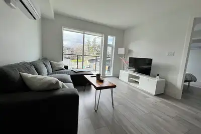Image de Beautiful, bright 1-bedroom condo in central location with WiFi, Ac