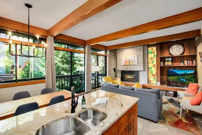 Image de Condo bien pratique - marchez jusqu'à l'ascenseur Quicksilver, allez jusqu'à Main Street!