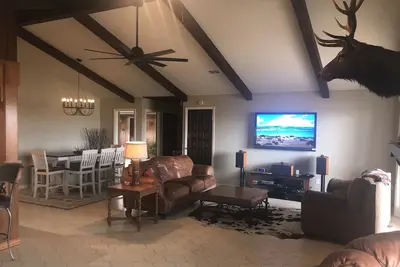 Image de Nouvellement LISTÉ! Maison Elk au Cc! 4Bd, 2 Bth.