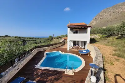 Image de Fantastique villa avec piscine privée, vue mer, montagne et village