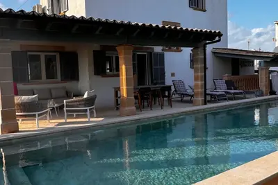 Image de Majestueuse villa récemment rénovée dans le centre de Cala Llombards