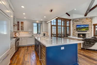 Image de Ski/Hike/Bike In & Out 3 Bd Luxury Penthouse Arrowleaf at Empire Pass