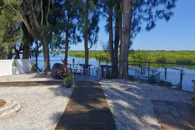 Image de Un refuge avec vue sur la rivière Anclote.