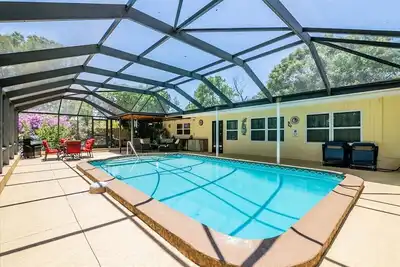 Image de 3 Br / 3 Ba avec piscine privée et terrasse près des plages