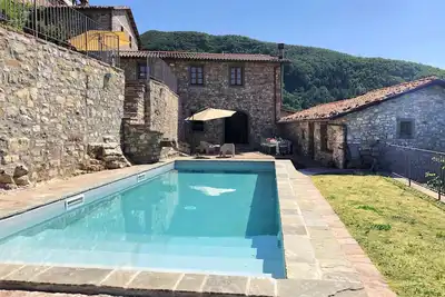Image de Villa en pierre toscane pour grand groupe, piscine privée, restaurant à pied